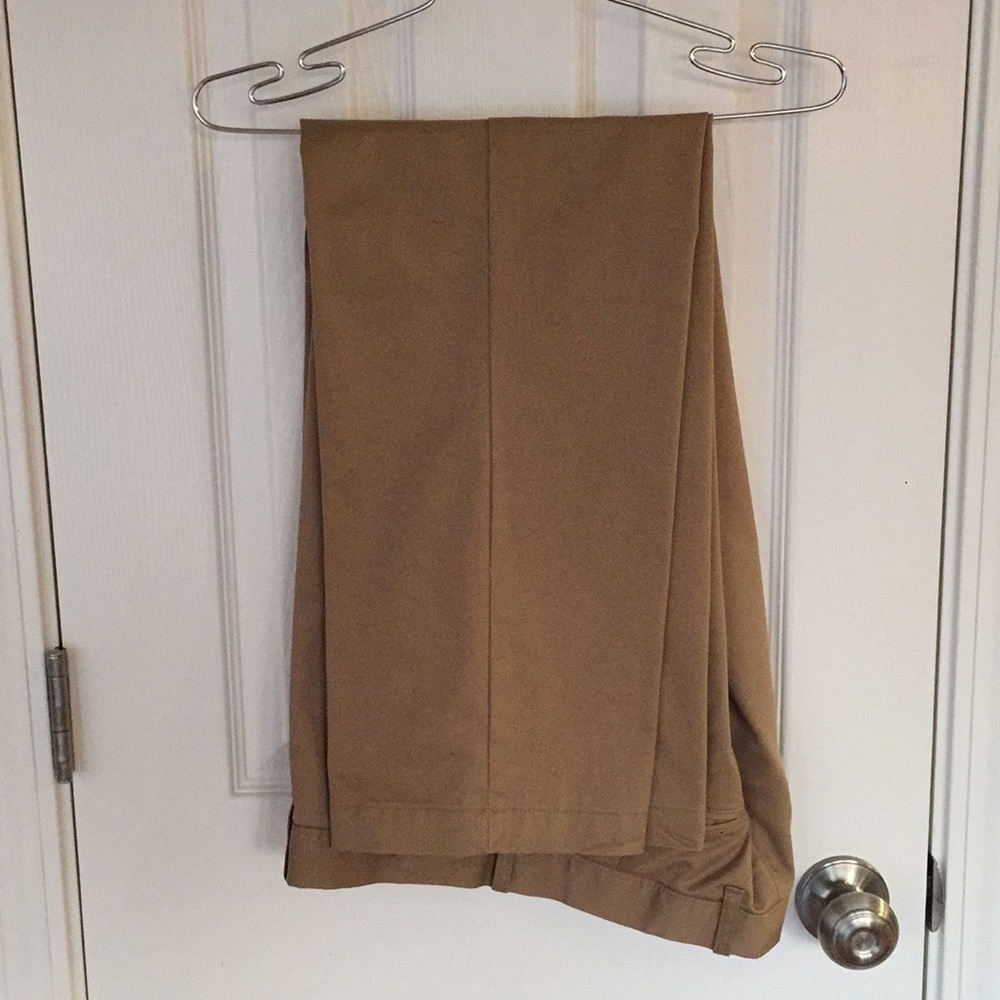 Gap Khaki Pants (Classic fit 33x30)